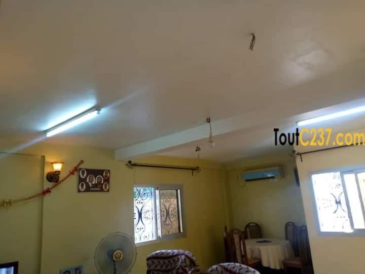 Villa à louer à Bonamoussadi sable, Douala