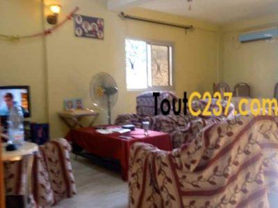 Villa à louer à Bonamoussadi sable, Douala