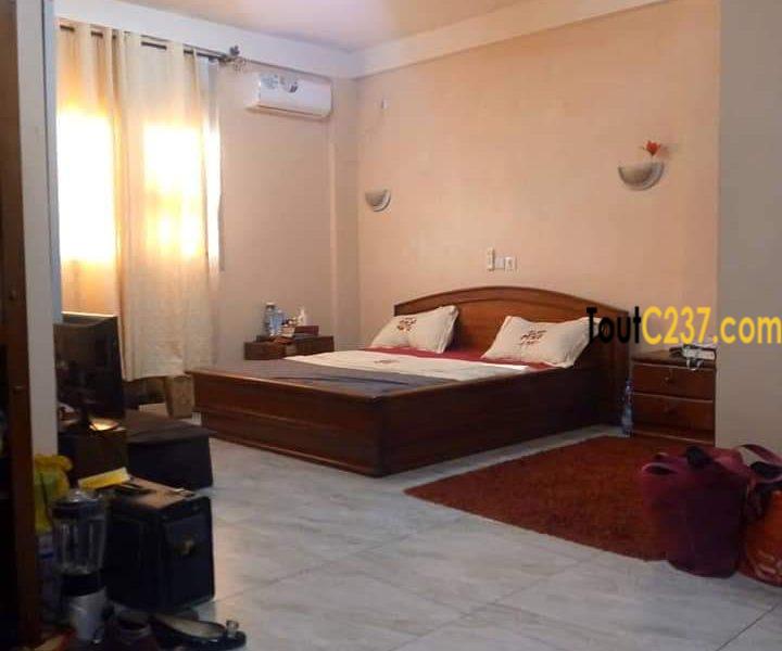 Villa à louer à Bonamoussadi sable, Douala