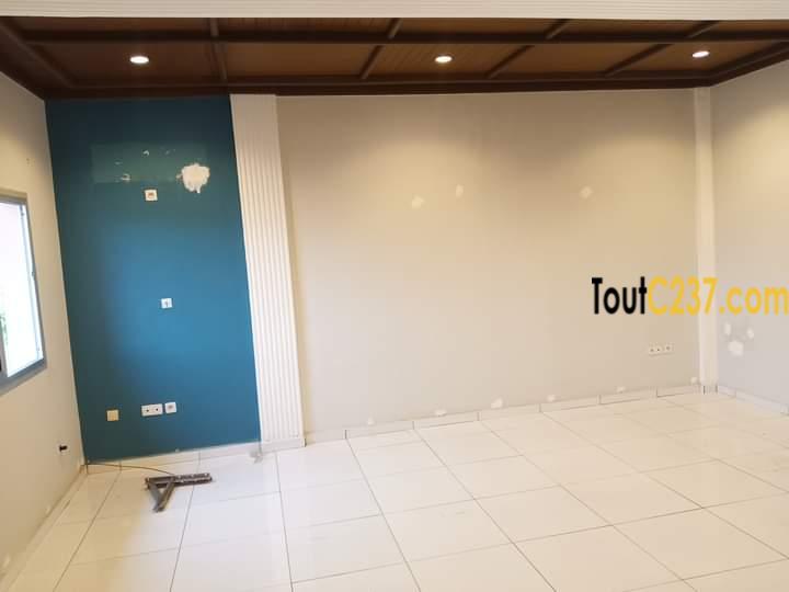 Appartement à louer à Bonapriso, Douala