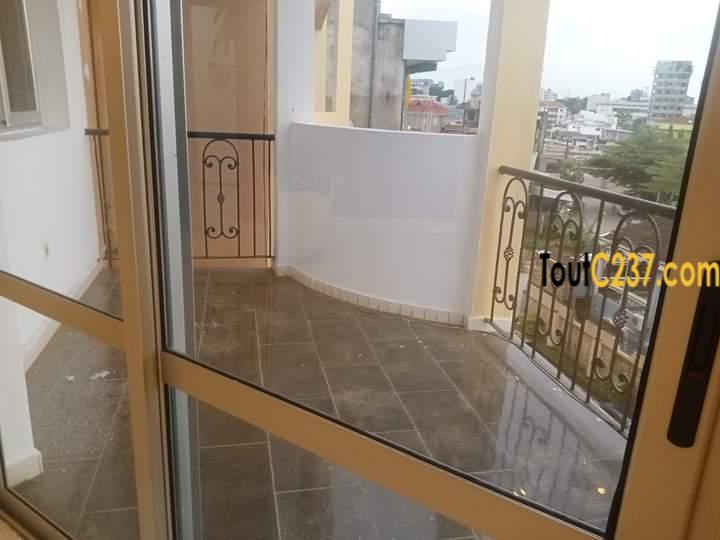 Appartement à louer à Bonapriso, Douala