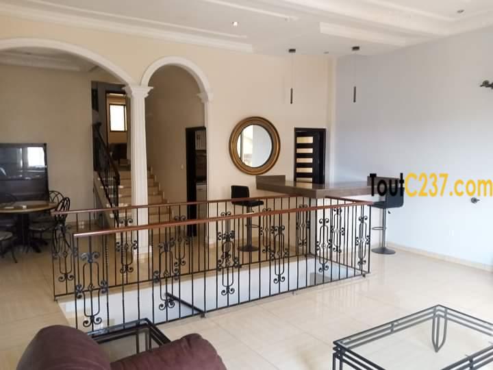 Appartement en duplex à louer à Bonanjo, Douala
