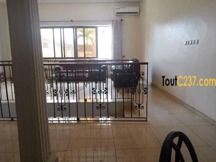 Appartement en duplex à louer à Bonanjo, Douala