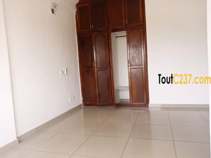 Appartement à louer à Bonanjo, Douala