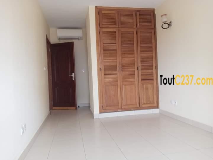Appartement à louer à Bonanjo, Douala