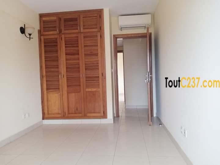 Appartement à louer à Bonanjo, Douala