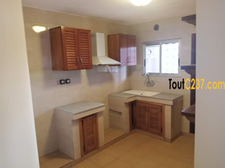 Appartement à louer à Bonanjo, Douala