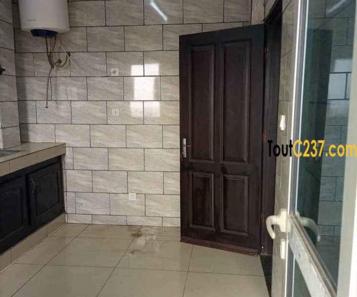 Appartement à louer à Logpom, Douala