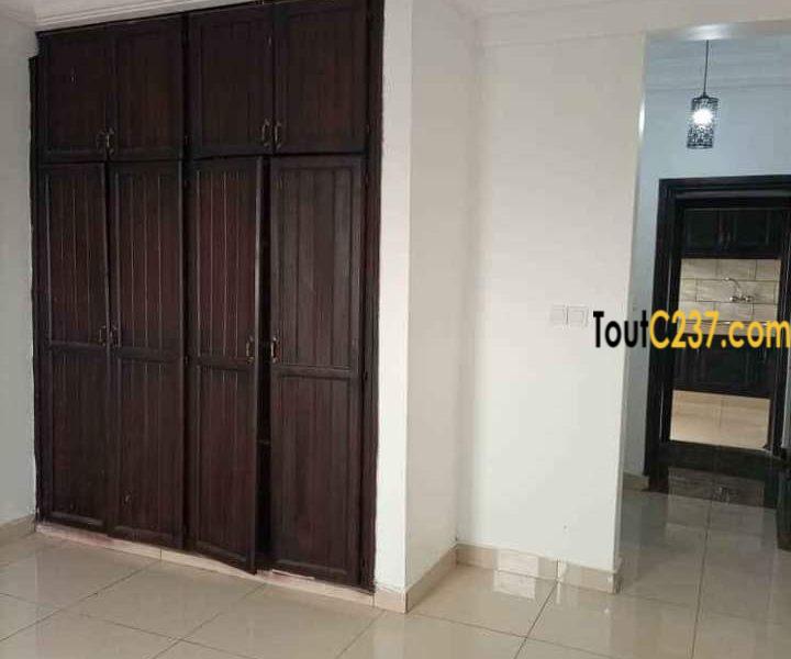 Appartement à louer à Logpom, Douala