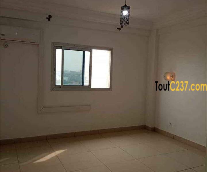Appartement à louer à Logpom, Douala