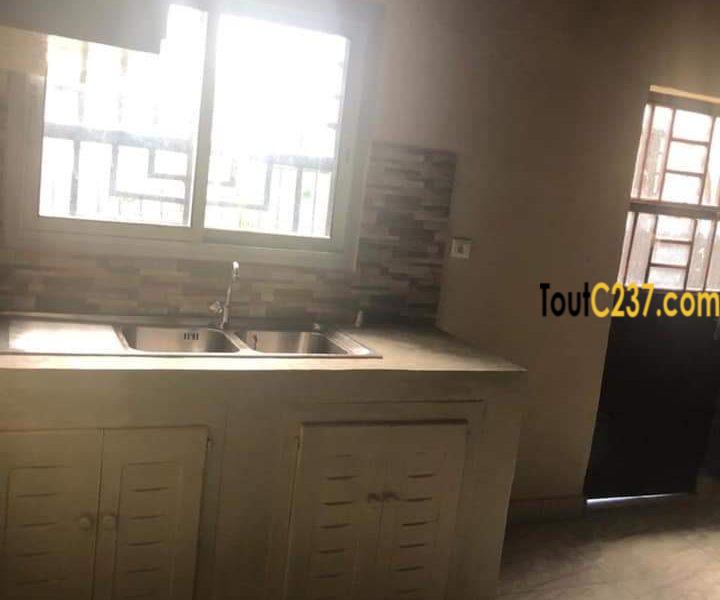 Villa à louer à Hopital général, Douala