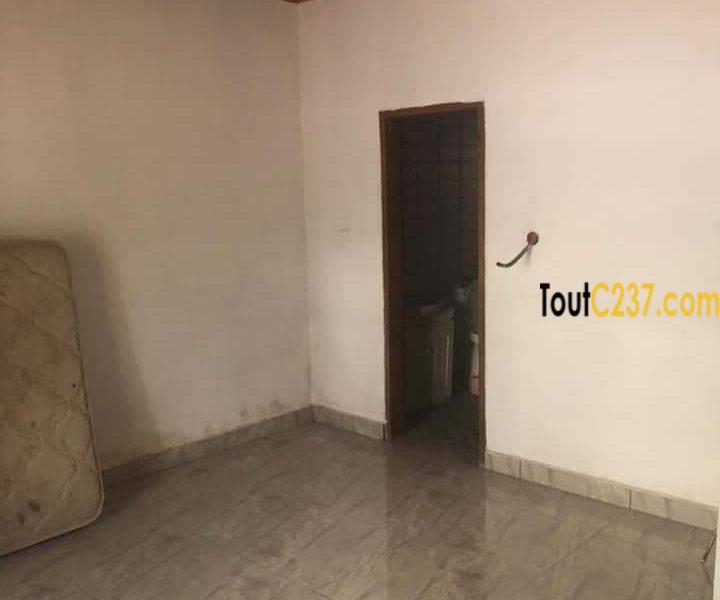 Villa à louer à Hopital général, Douala