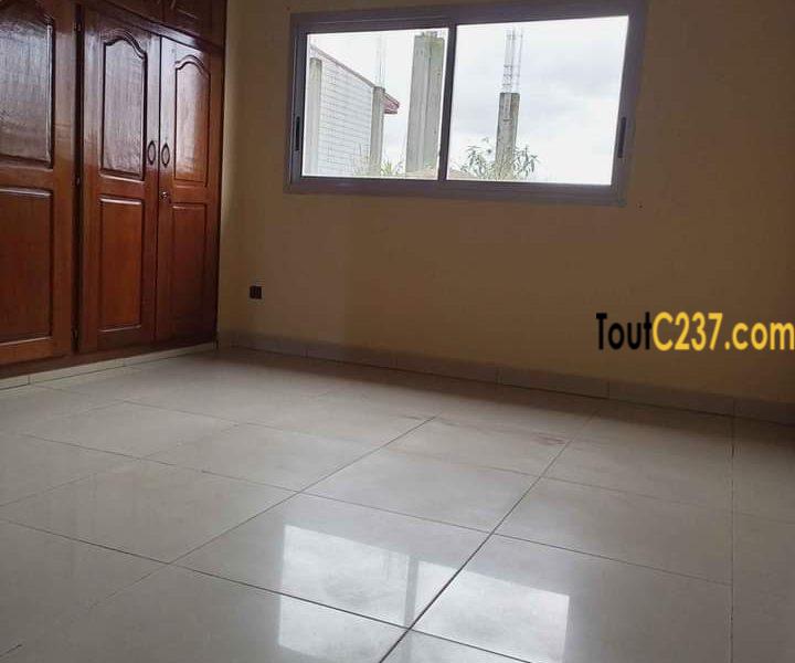 Appartement à louer à Bonamoussadi, Douala