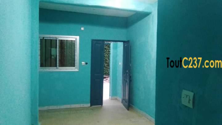 Studio Moderne à louer à Bonamoussadi, Douala