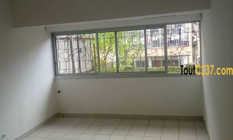 Duplex à louer à Bonapriso, Douala