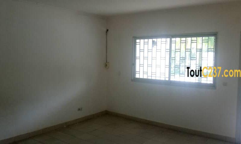 Duplex à louer à Bonapriso, Douala
