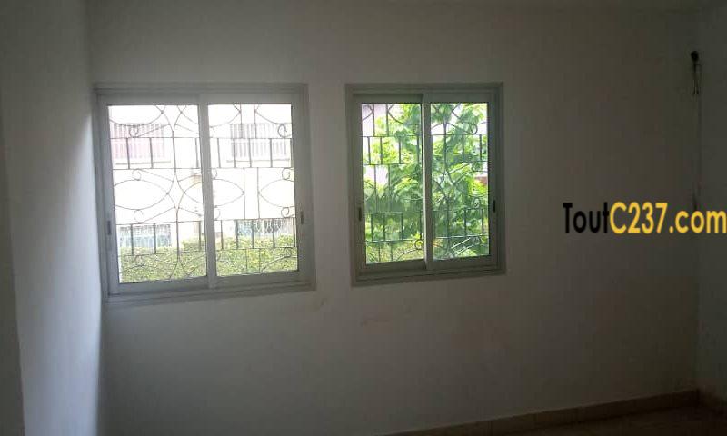 Duplex à louer à Bonapriso, Douala