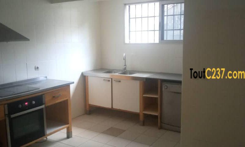 Duplex à louer à Bonapriso, Douala
