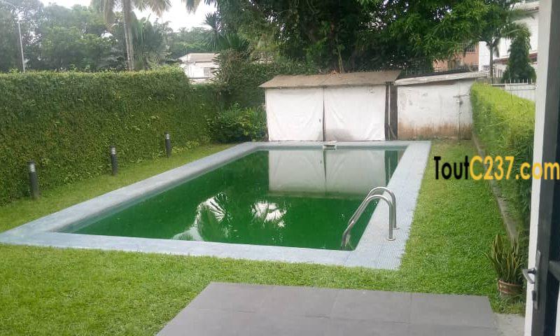 Duplex à louer à Bonapriso, Douala