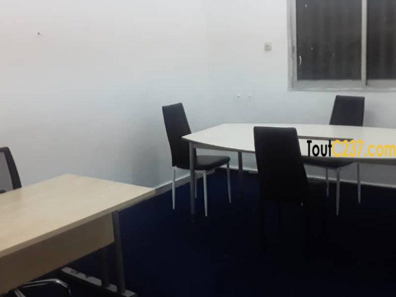 Bureau équipé à louer à Akwa, Douala