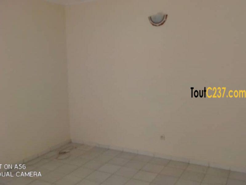 Appartement à louer à Bonapriso, Douala