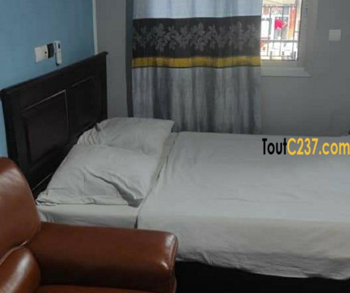 Chambre meublée à cité des palmiers, Doualaa