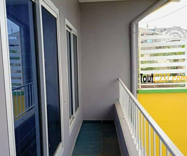 Duplex à louer à Yassa, Cite chirac, Douala