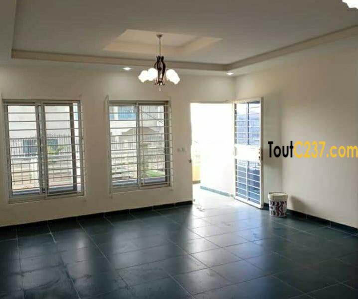 Duplex à louer à Yassa, Cite chirac, Douala