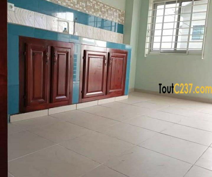 Duplex à louer à Yassa, Cite chirac, Douala