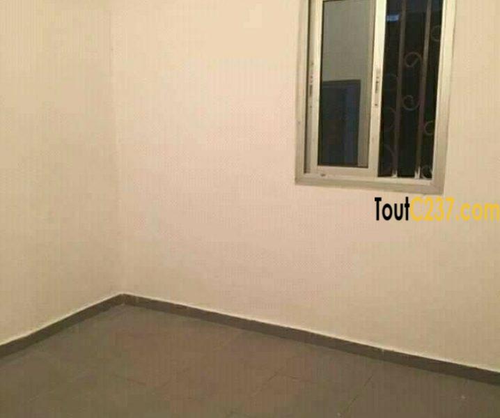 Appartement à louer à Logpom, Douala
