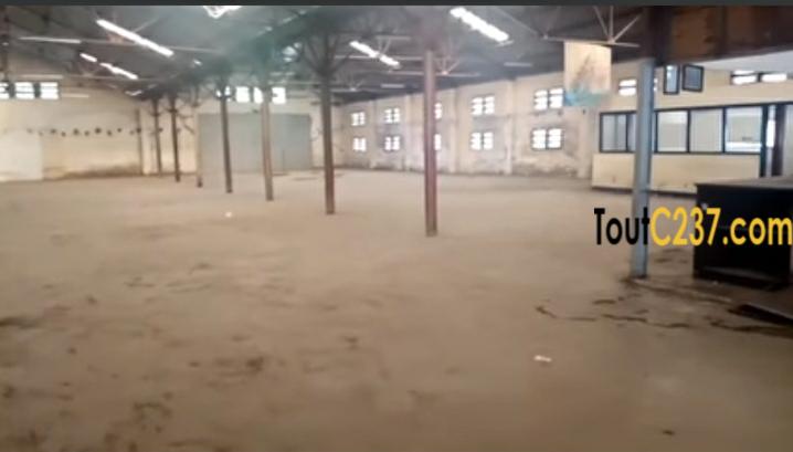 Entrepôt à louer à Akwa, Douala