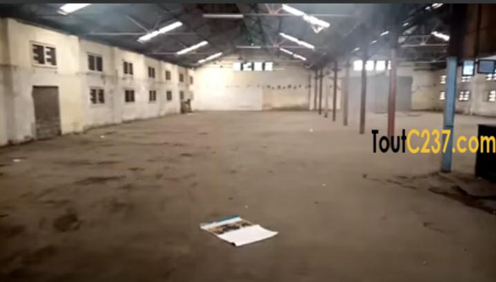 Entrepôt à louer à Akwa, Douala