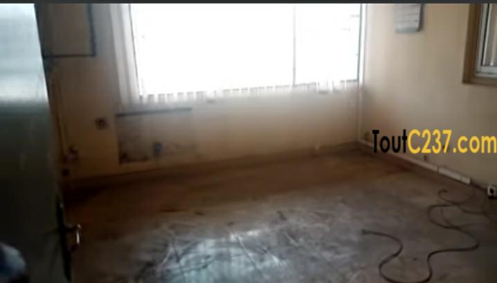 Entrepôt à louer à Akwa, Douala