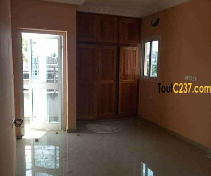 Appartement à louer à Bonamoussadi, Douala