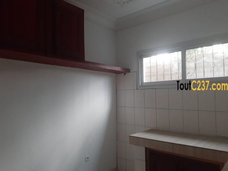 Appartement en duplex à louer à Bonapriso, Douala