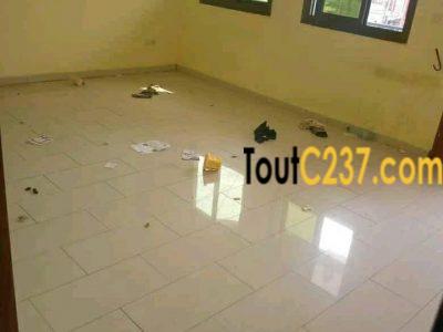Appartement à Louer à Logpom Douala