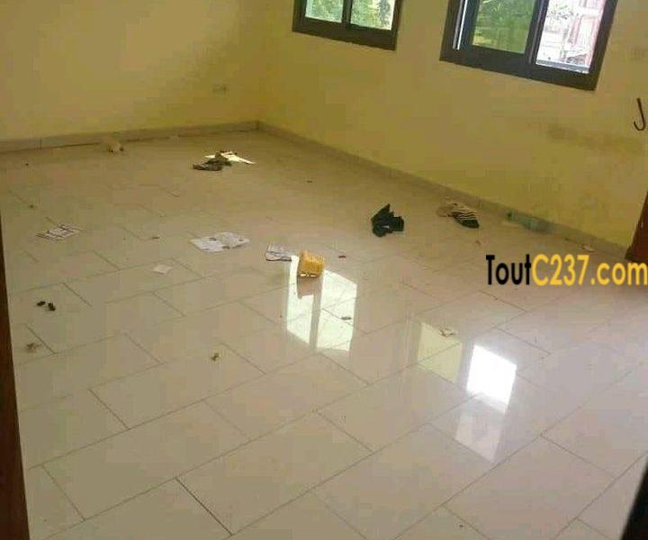 Appartement à Louer à Logpom Douala