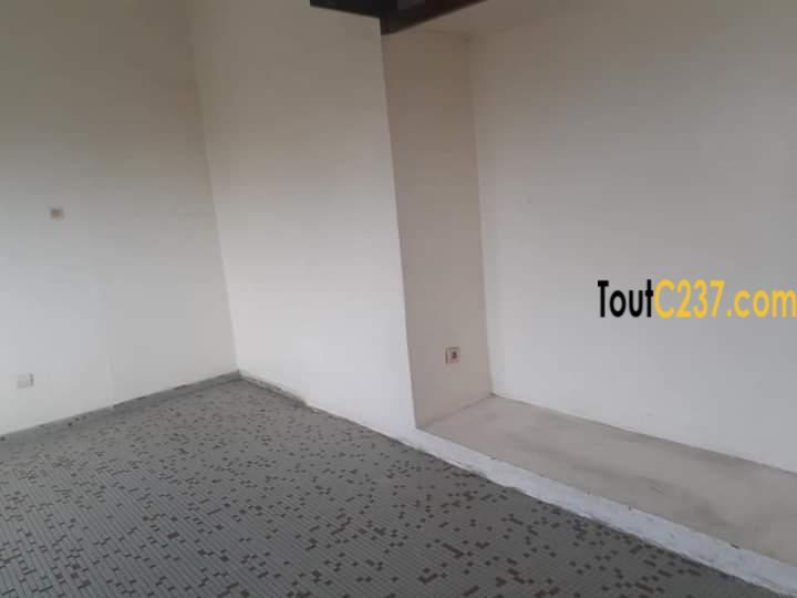 Appartement ou Bureau à louer à Ngodi, Akwa