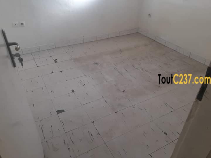Appartement ou Bureau à louer à Ngodi, Akwa