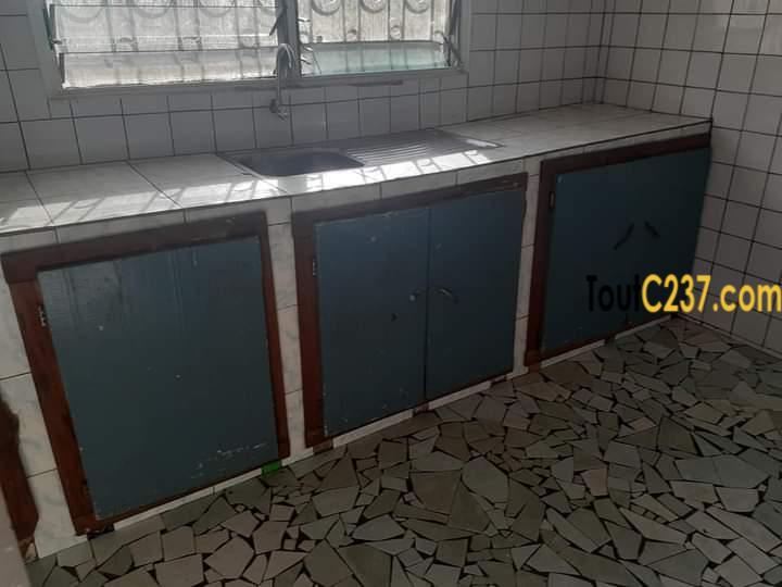 Appartement ou Bureau à louer à Ngodi, Akwa