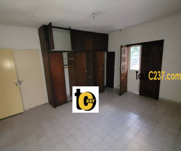 Duplex à louer à Bonapriso Douala