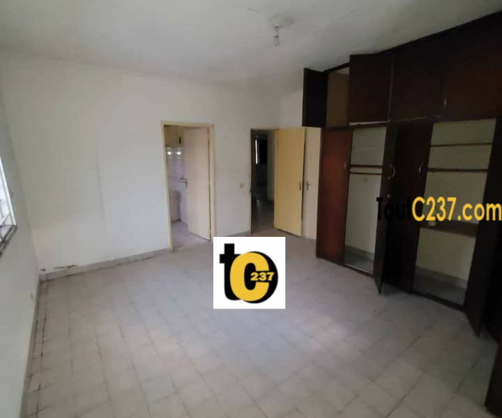 Duplex à louer à Bonapriso Douala