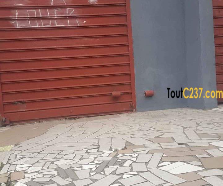 Boutique avec mezzanine à louer à Deido Douala