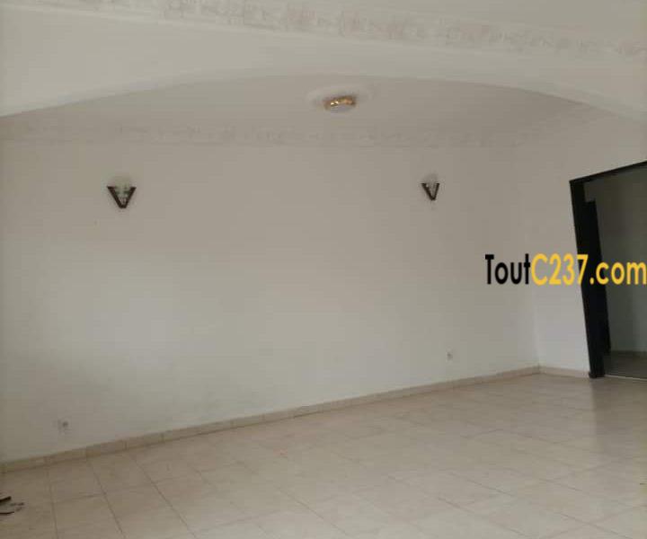 Maison entree seule à louer à Logpom Douala