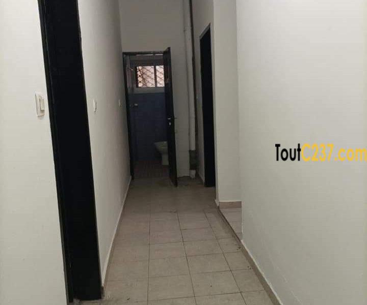 Maison entree seule à louer à Logpom Douala