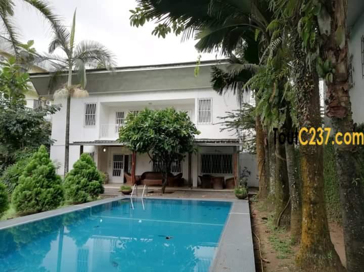 Maison Duplex à louer à Bonapriso Douala