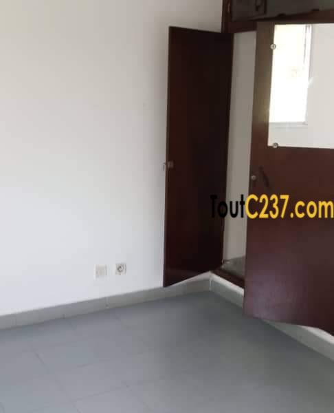 Appartement à louer à bonapriso, Douala