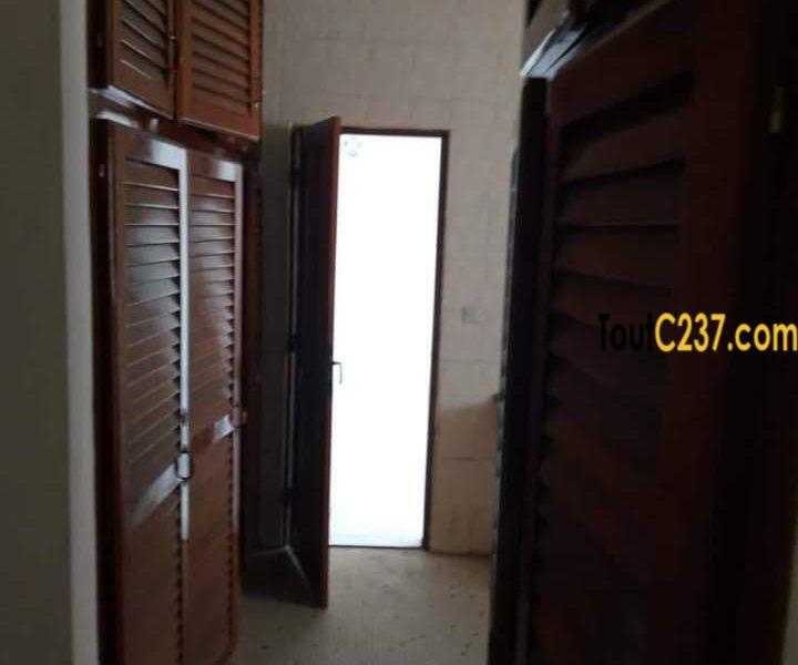 Appartement à louer à Bonapriso Douala
