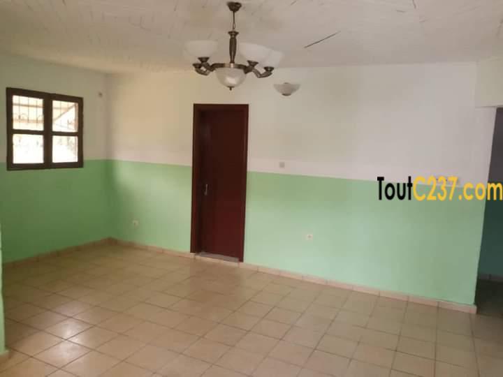 Maison à louer à Deido Douala