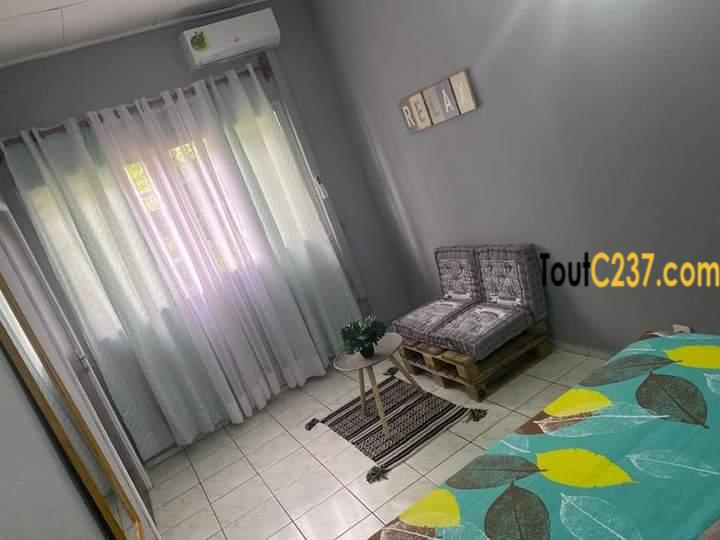 Studio meublé à louer à Bonanjo, Douala